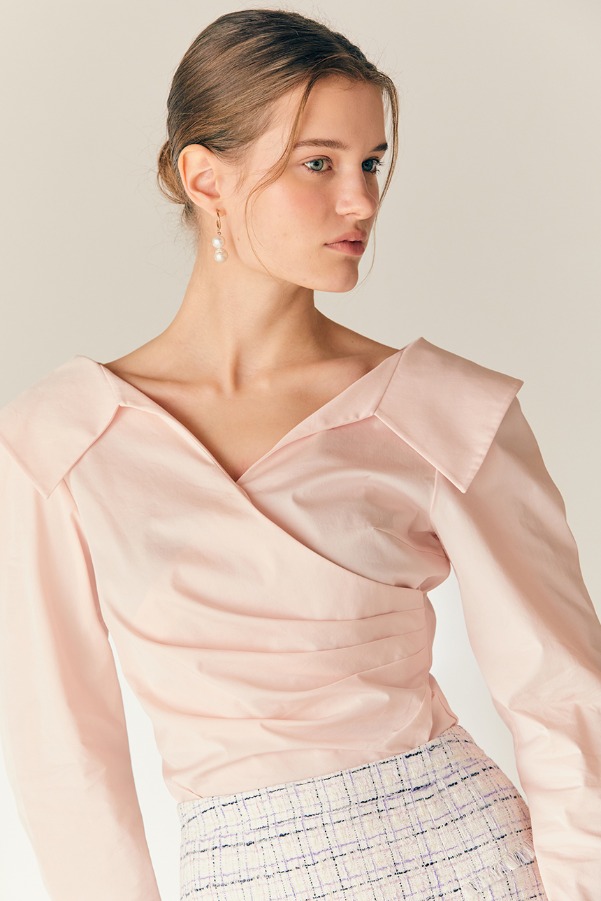 [강소라, 성유리, 정채연 착용]ELLIE V-neck blouse (Pale pink)