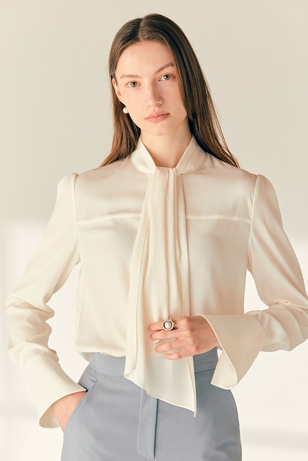 LISA High neck scarf detailed blouse (Ivory)