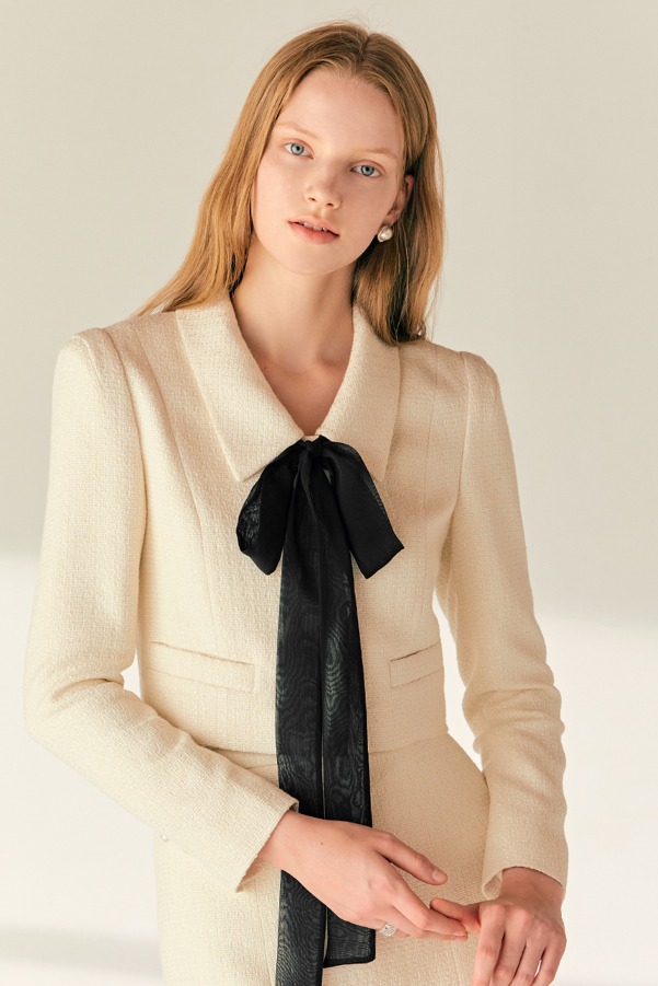 [손예진 착용]CIARA Classic collar detail tweed crop jacket (Ivory)