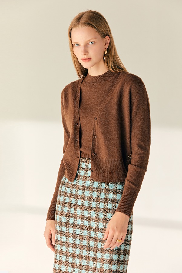 [9/26 예약배송]LEANNA V-neck fine wool knit cardigan (Brown)